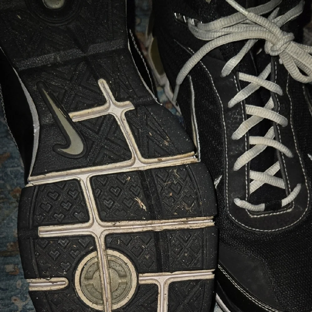 Air Max Nike Black and Cream Men's Sneakers
